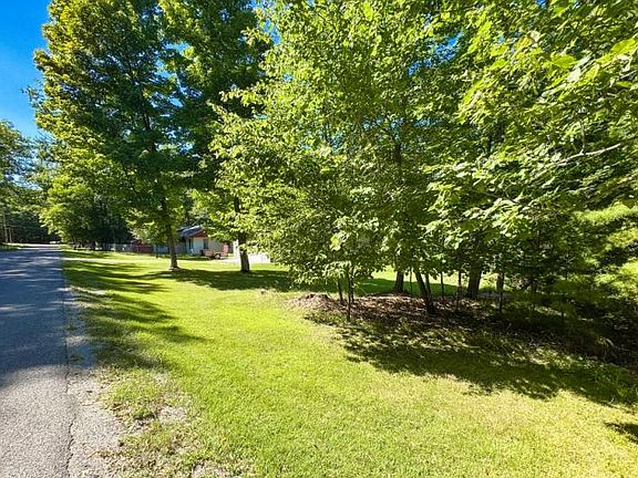 4th image of 37 Old Trail Dr