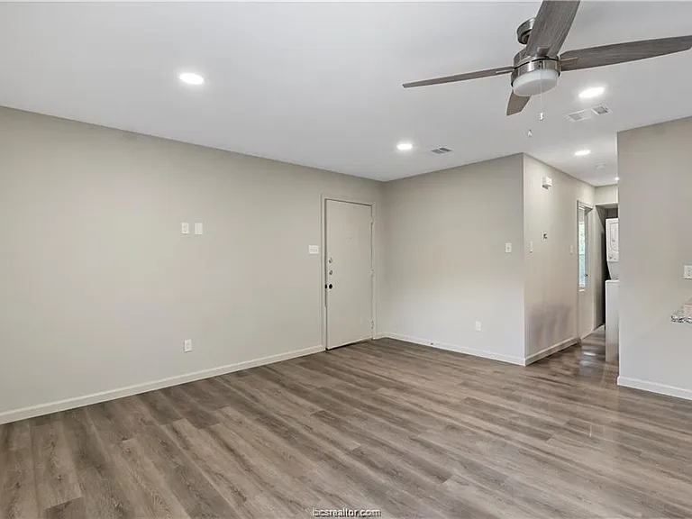 1504 Alpine Cir #B — Photo 12