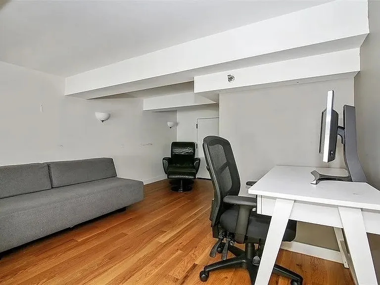 236 N 7th St #2L — Photo 4