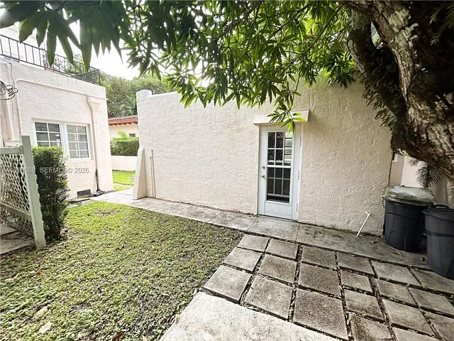 2504 Alhambra Cir — Photo 14