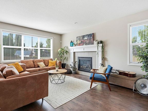 5th image of 3204 Abbott Cres SW