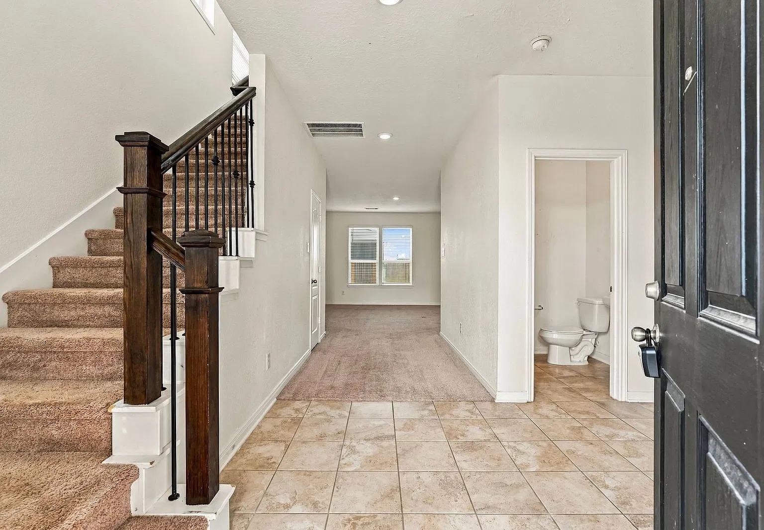 5 bed, 2.5 bath, 2382 sqft, $2,250 — Photo 2