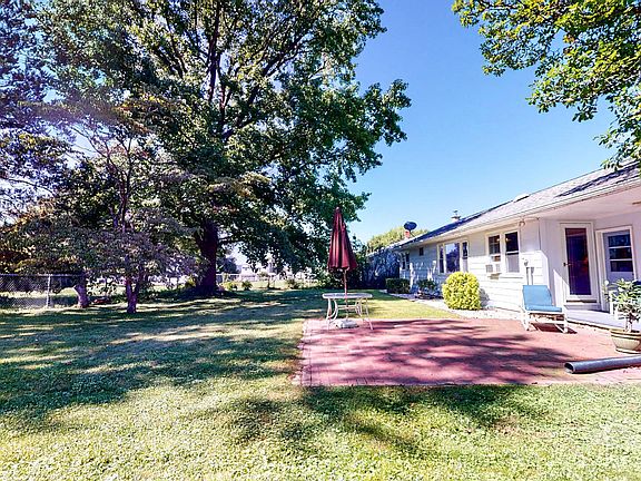 3rd image of 726 Grandview Pl