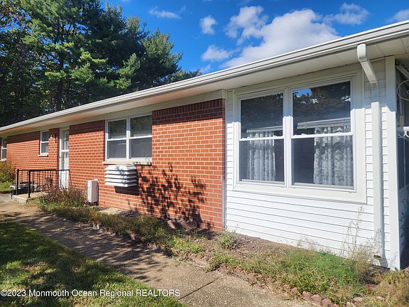 2nd image of 506 Lilac Lane #A