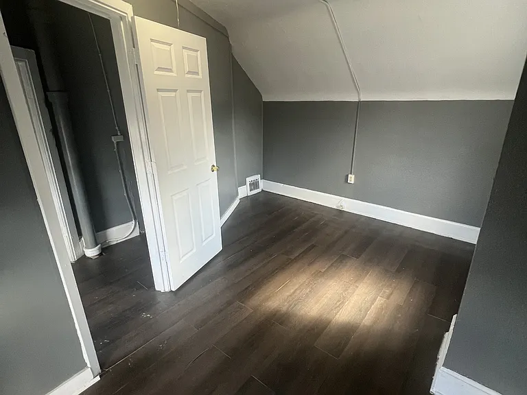 644 Thomas Ave — Photo 6