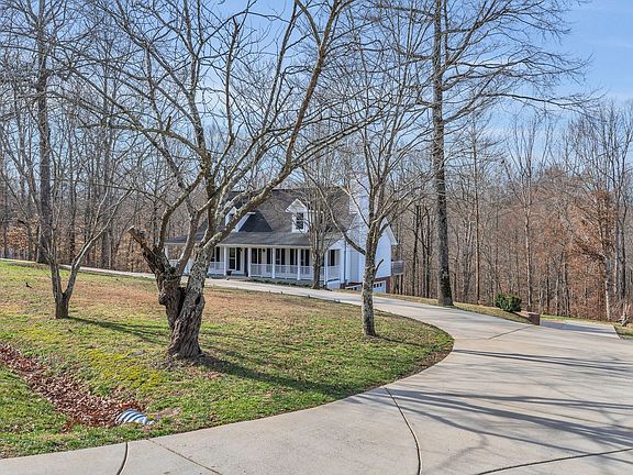 4th image of 1028 Lakeside Ct