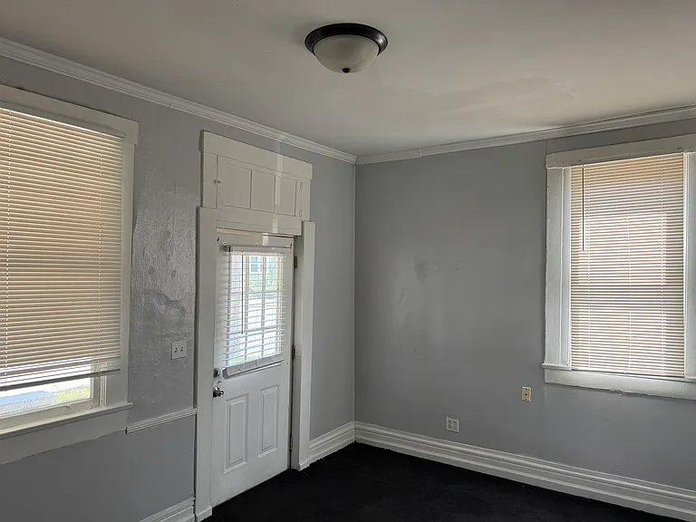 1601 E Market St — Photo 8