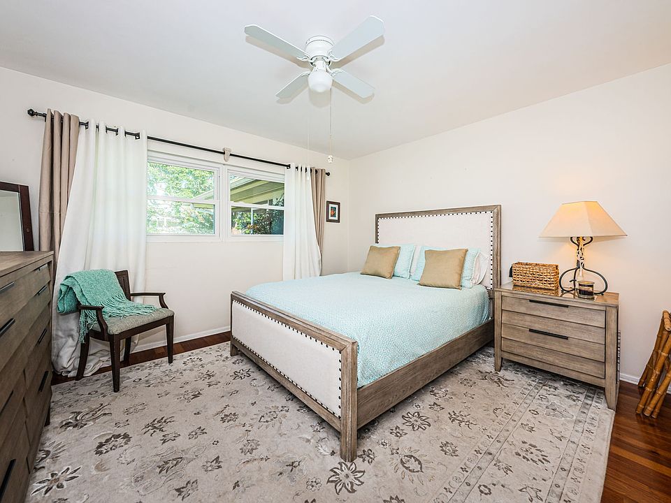 Bedroom 1 - Queen bed, dresser, side table, closet. Tv