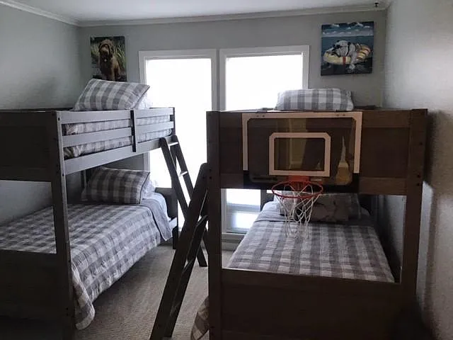 extra bedroom with bunkbeds
