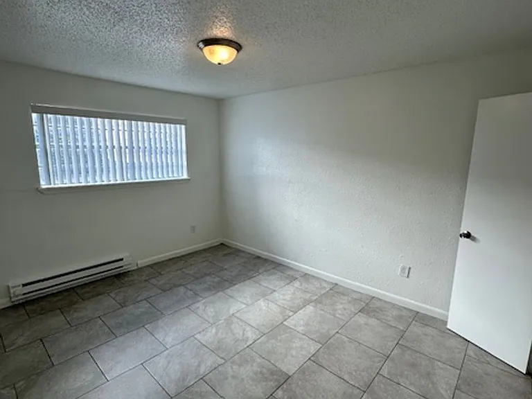 Las Brisas Apartments — Photo 29