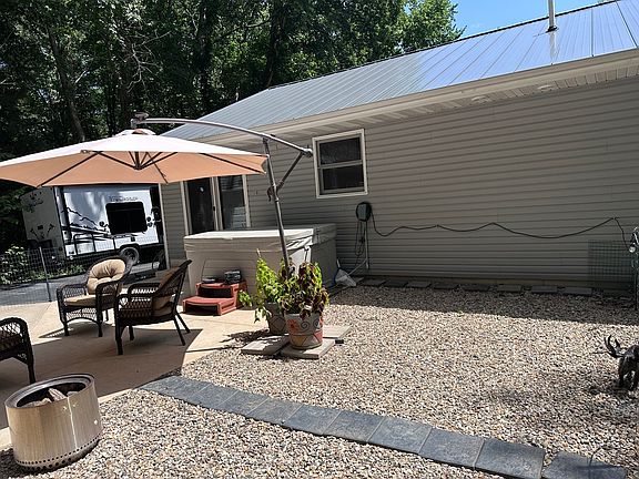 5th image of 11 Timberlane Dr