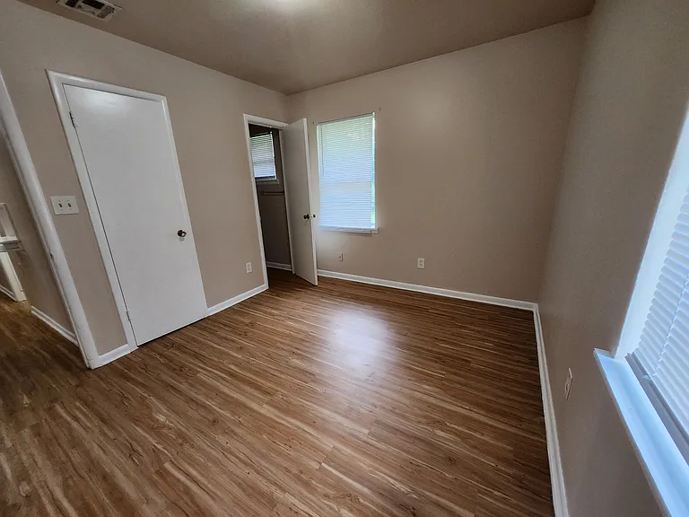 729 Hedge Dr — Photo 8