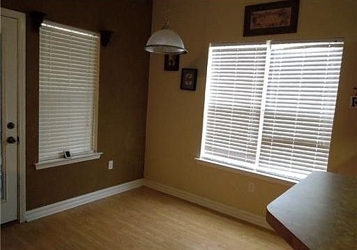 2nd image of 940 Oak Ave