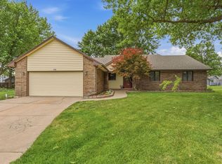 319 N Bay Country Ct, Wichita, KS 67235