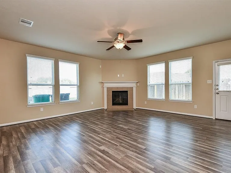 19311 Vermillion Ct — Photo 3
