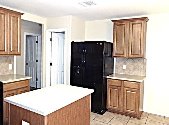 4th image of 922 Magnolia Hl