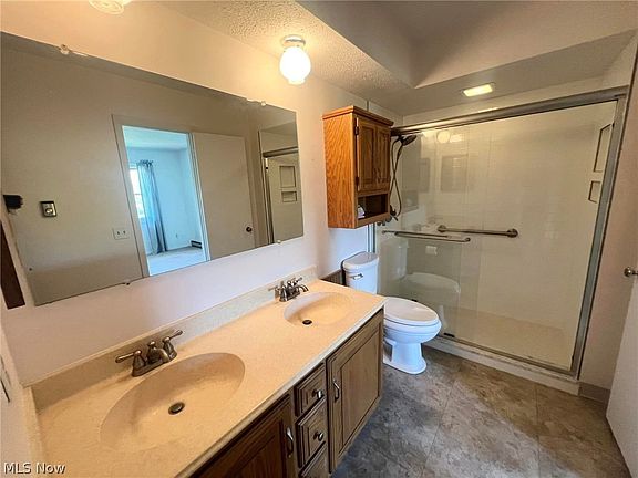 5th image of 11 Meadowlawn Dr Unit 7