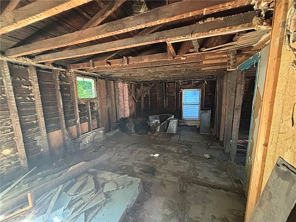 5th image of 353 Columbia St