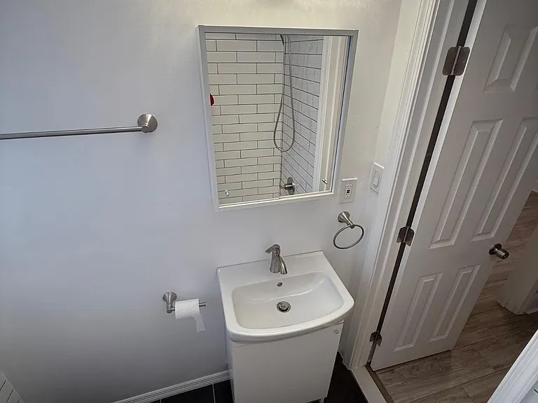 2048 N Darien St — Photo 7
