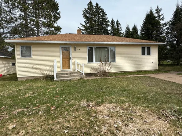 924 N Hemlock St, Ironwood, MI 49938