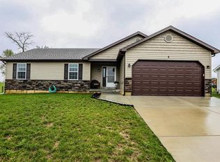 8 Burning Bush Ct, Troy, MO 63379