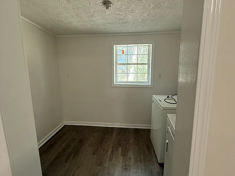 53 Park Ln — Photo 4