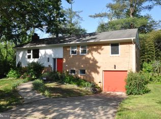 8104 Hawthorne Ct, Bethesda, MD 20817