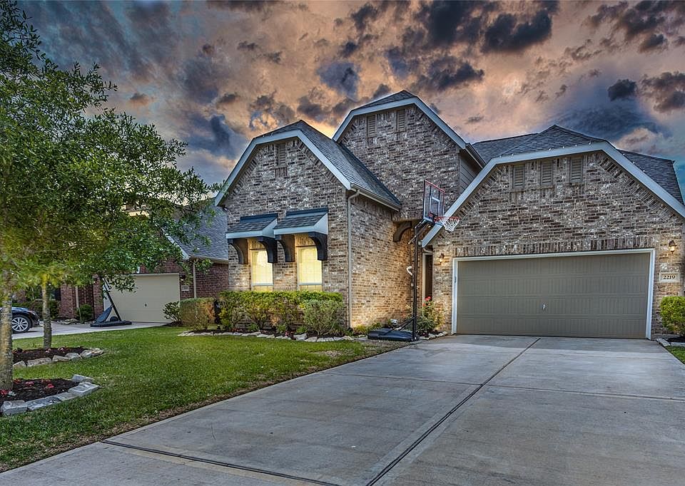 Welcome home to 2219 Dama Dr. in Kingdom Heights!