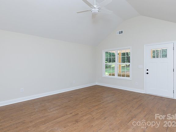 4th image of 198 Westerwood Dr