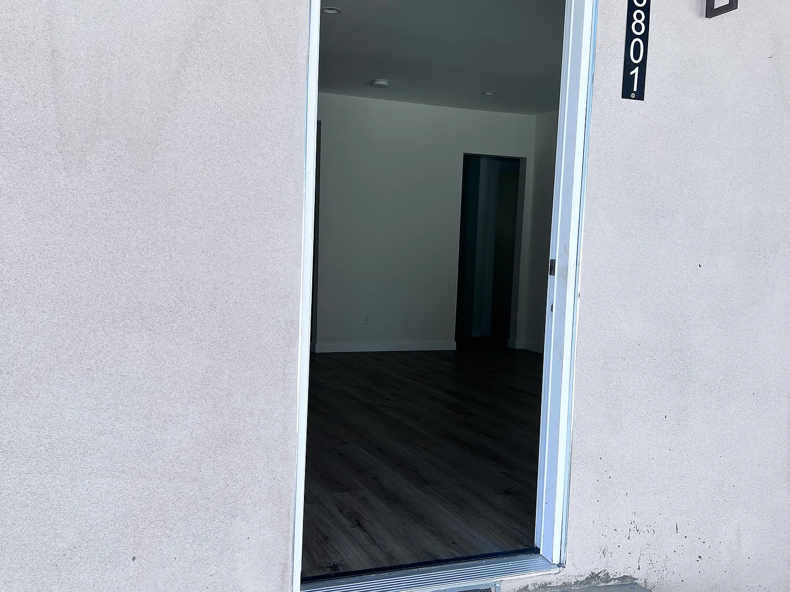 3 bed, 1170 sqft, $3,700 — Photo 3