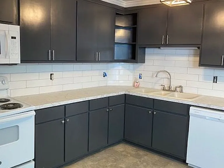 421 E 2nd St — Photo 15
