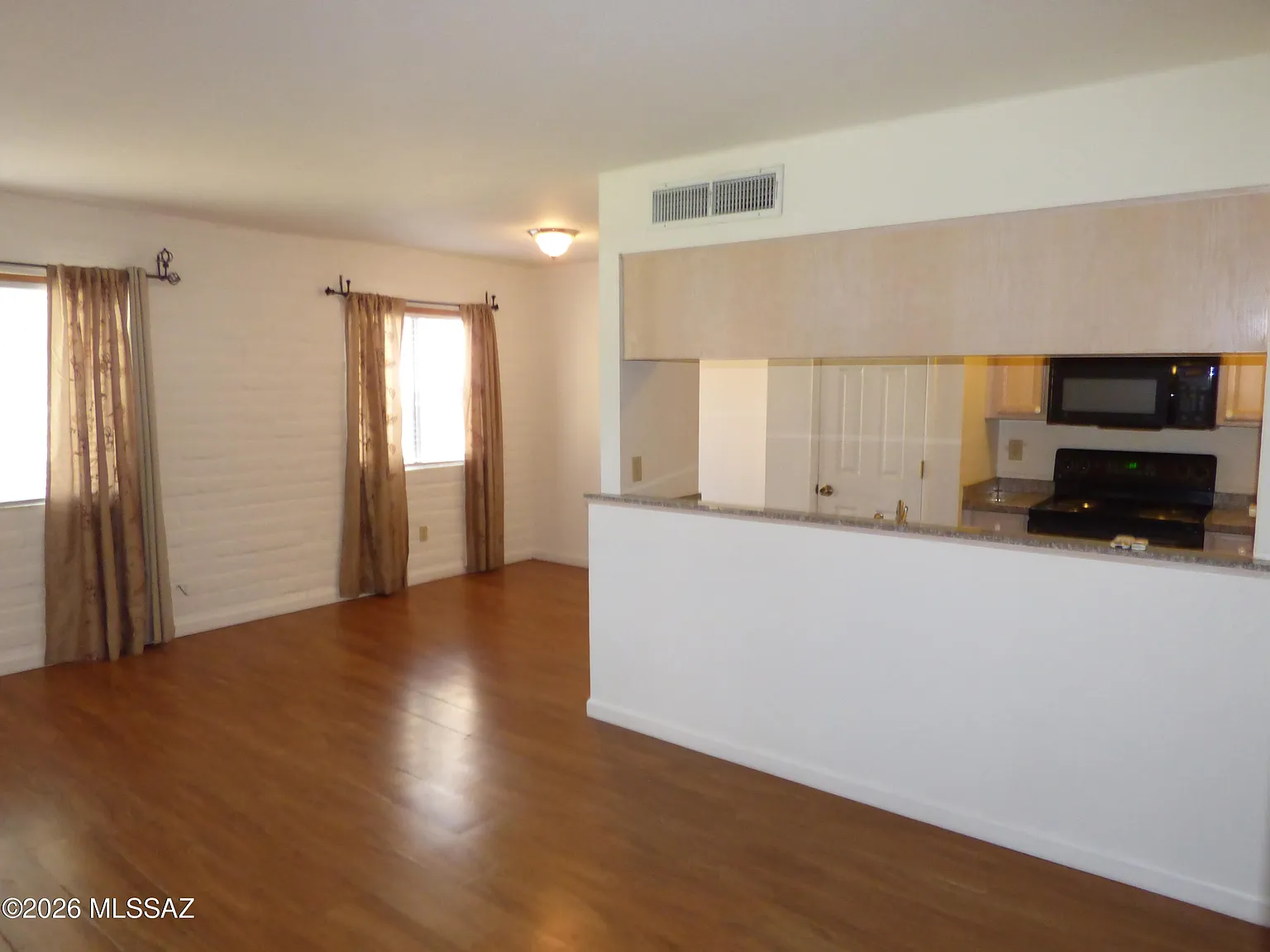 2 bed, 1.5 bath, 934 sqft, $1,350 — Photo 4