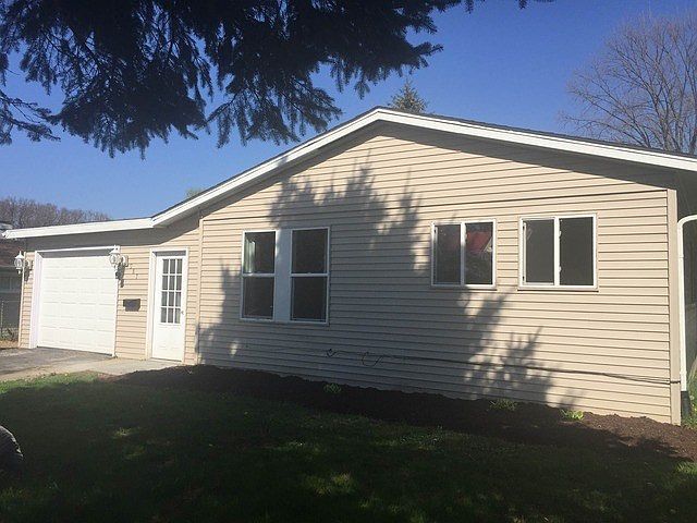2nd image of 987 Berkley St