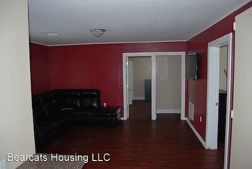 1st image of 135 Laurel Ave APT 3