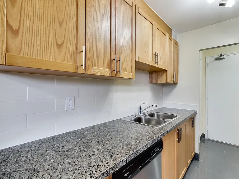 101 Cosburn Ave #104 — Photo 73