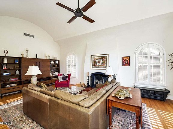 4th image of 1521 W WILSHIRE Drive