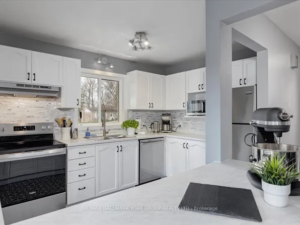 63 A Tulip St, Georgina, ON L4P 1C6