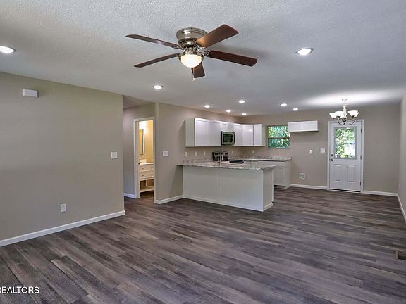 3rd image of 309 Foley Hill Rd