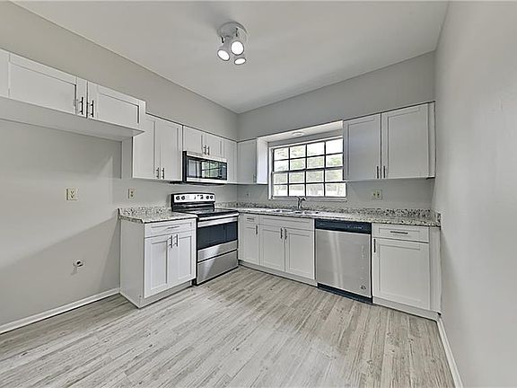 3rd image of 11744 Wesson Cir W