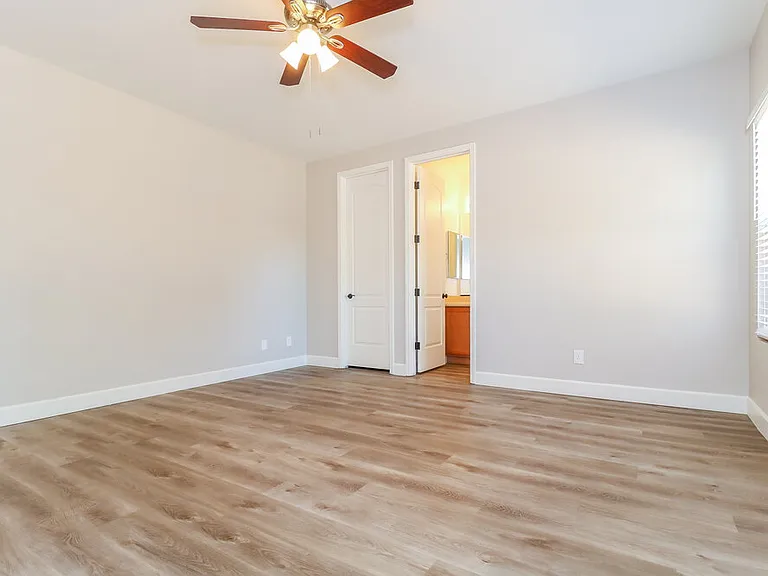 6512 S 49th Dr — Photo 11
