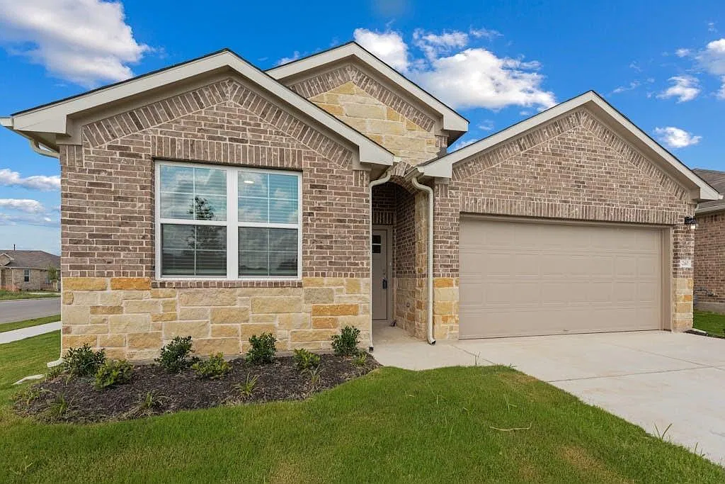 4 bed, 2.0 bath, 1922 sqft, $2,100 — Photo 1