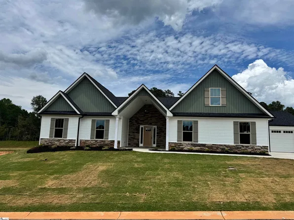 104 Hintons Farm Dr, Easley, SC 29640