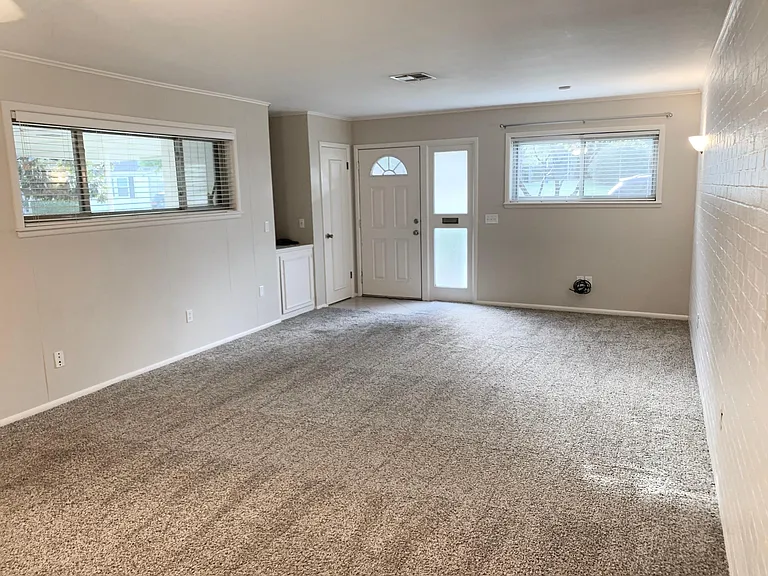 4616 N Harvey Pkwy — Photo 5