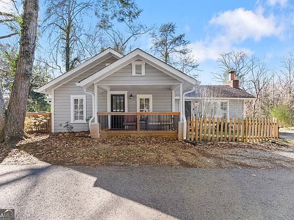 3rd image of 86 Pine St