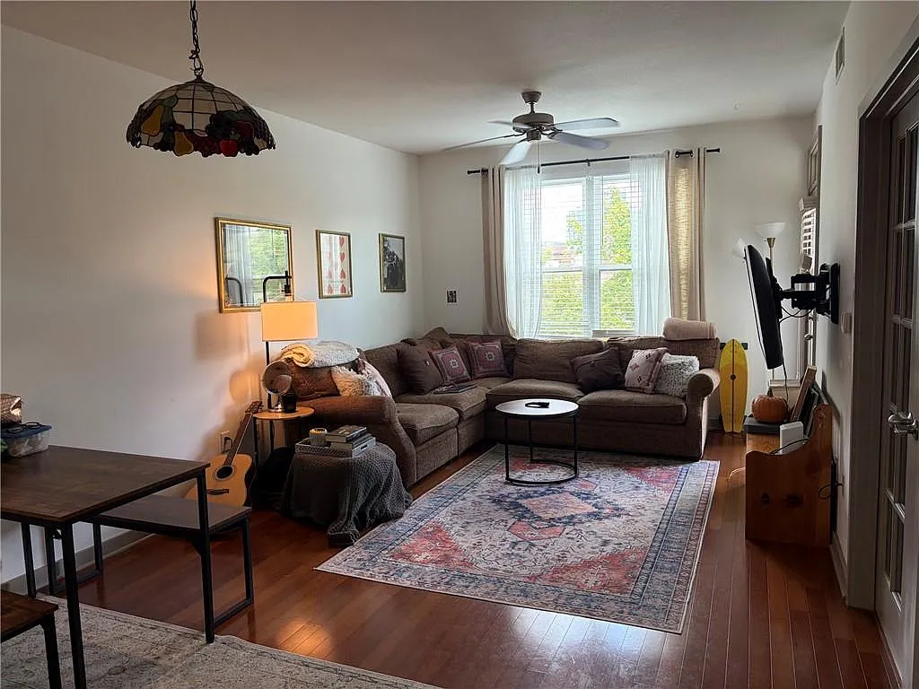3 bed, 3.0 bath, 1596 sqft, $2,750 — Photo 3