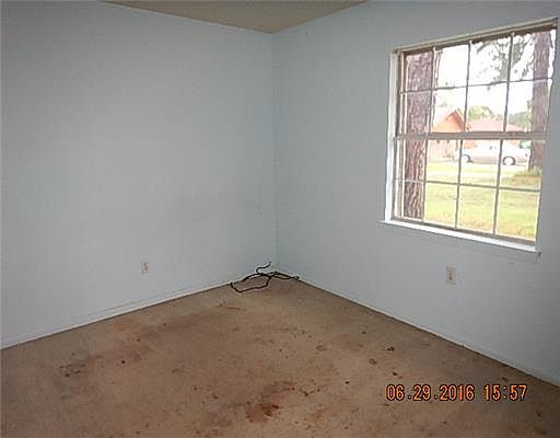 5th image of 209 E Angela Cir