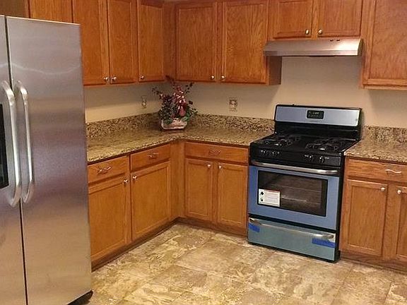 5th image of 355 Oakland Place Dr