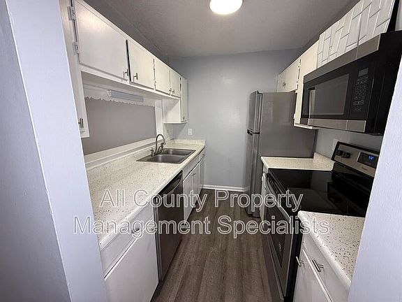 4th image of 1307 Cactus Ave #5C