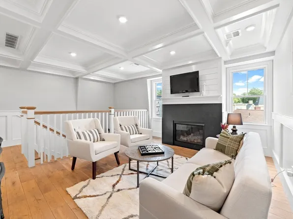 42 Bow St Unit 5, Somerville, MA 02143