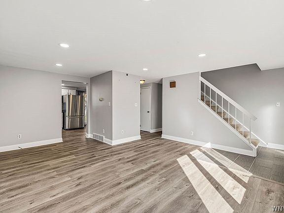 5th image of 351 Charlesgate Cir